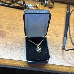 Elegant Gold and Blue Pendant Necklace